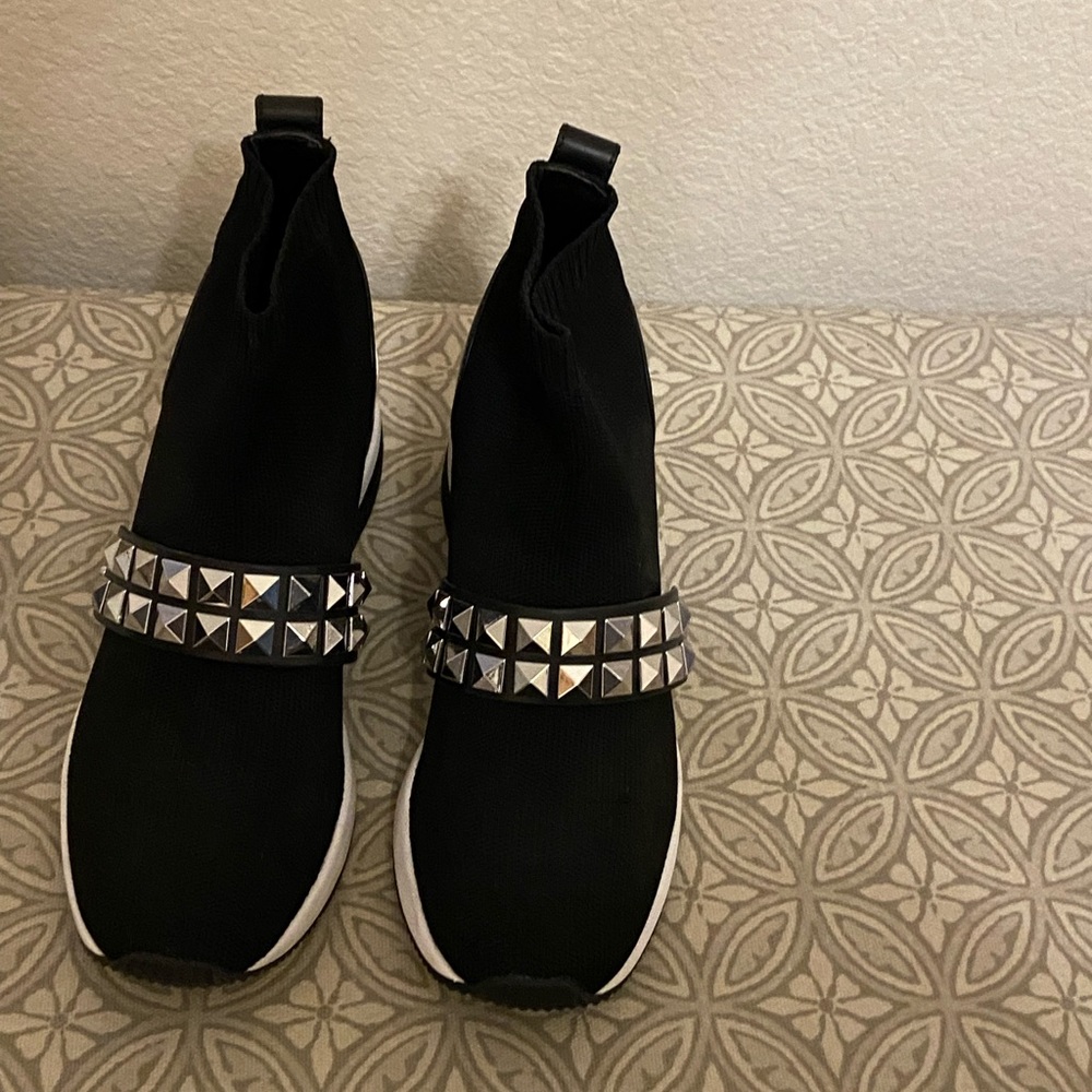 Michael Kors Skyler Studded Knit Boots Black Size 8. Worn twice (with socks)
